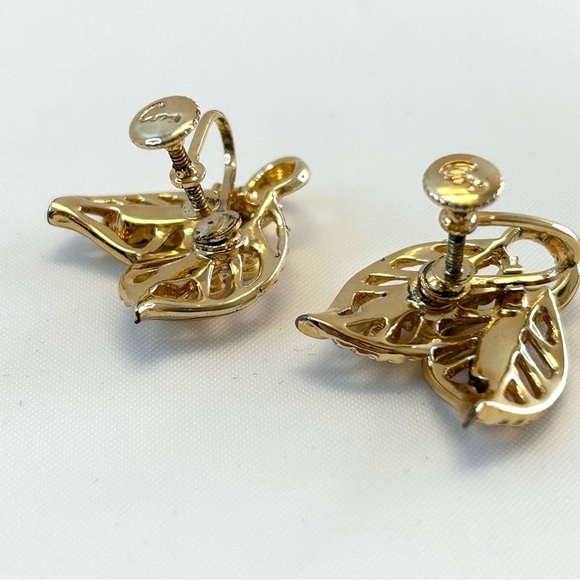 Coro Screw Back Earrings Gold Tone Faux Amethyst Stones Leaf Design - Picture 9 of 10